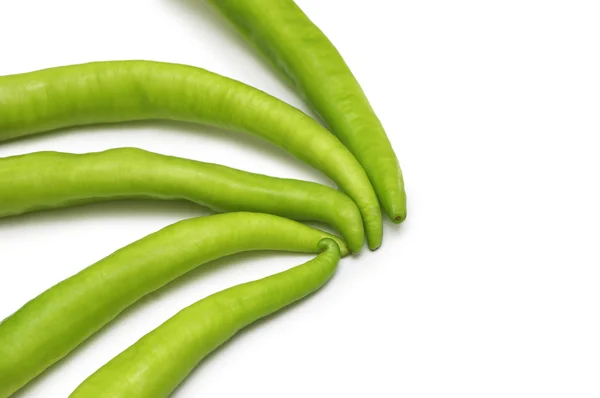 Peperoni verdi isolati sul bianco — Foto Stock