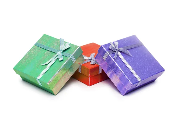 Drei Geschenkboxen isoliert — Stockfoto