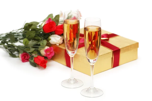 Caixas de presente e champanhe isolado — Fotografia de Stock