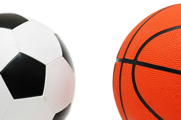 Fußball und Basketball isoliert — Stockfoto
