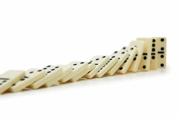 Efeito dominó - dominós isolados — Fotografia de Stock