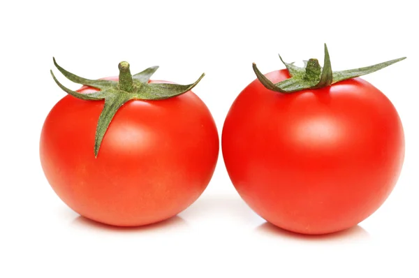 Dois tomates isolados no branco — Fotografia de Stock