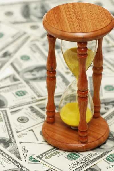 "Tempo é dinheiro "com dólares — Fotografia de Stock