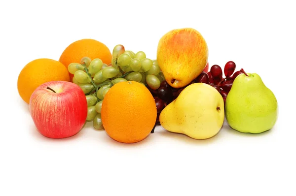 Varias frutas aisladas en el blanco — Foto de Stock