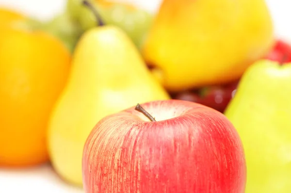 Manzana roja y otras frutas — Foto de Stock