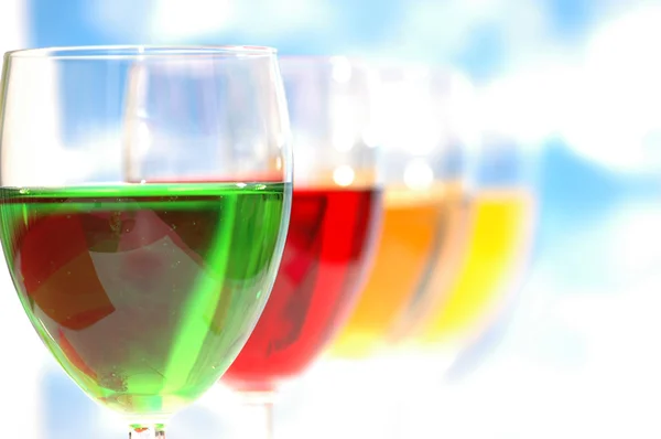 Cocktails i olika färger — Stockfoto