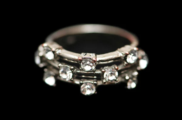 Ring met diamanten geïsoleerd — Stockfoto
