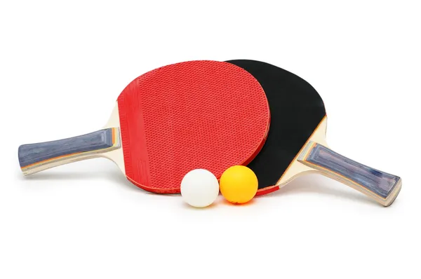 Два теннисных ракетки и мячи изолированы — стоковое фото