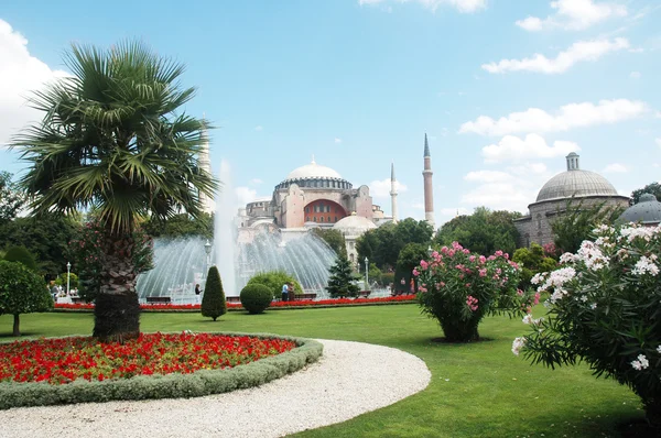Mosquée avec quatre minarets à Istanbul — Photo