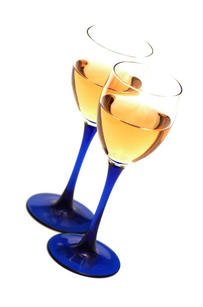 Dos copas de vino aisladas en el blanco — Foto de Stock