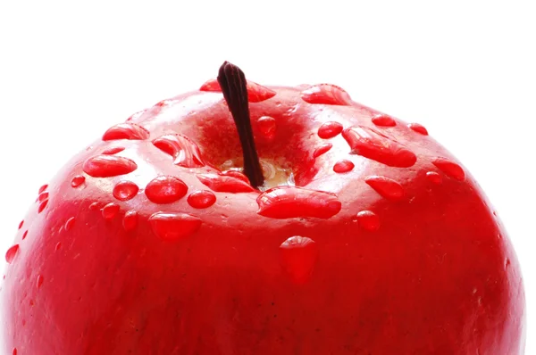 Roter Apfel mit Wassertropfen — Stockfoto