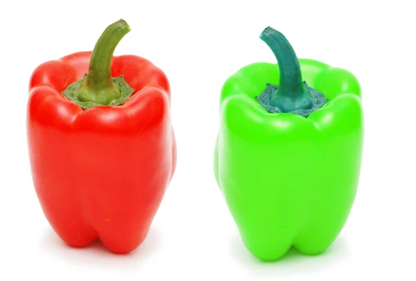 Red and green bell peppers isolated — Stock Photo, Image