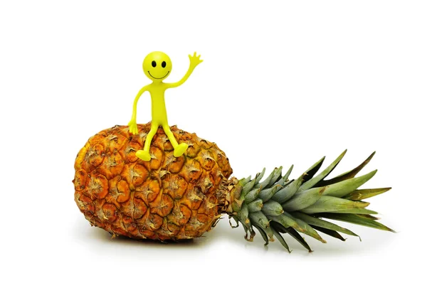 Smilies zit op de top van ananas — Stockfoto
