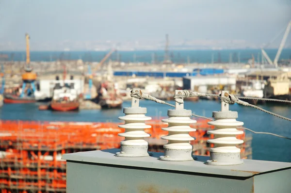 Elektrické desky a moře port — Stock fotografie