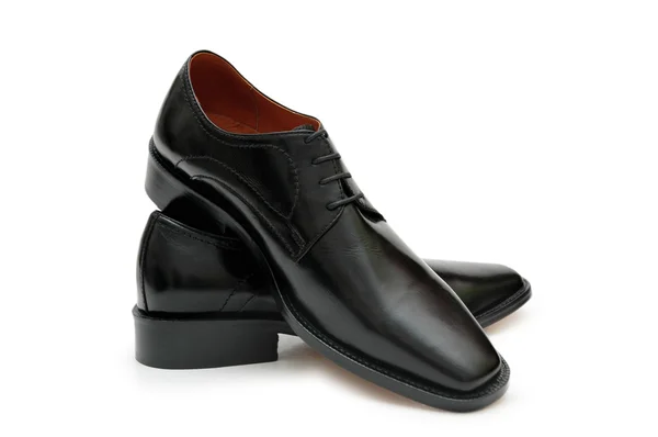 Sapatos masculinos pretos isolados no branco — Fotografia de Stock
