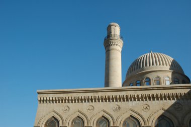 Bakü'deki bir minare Camii