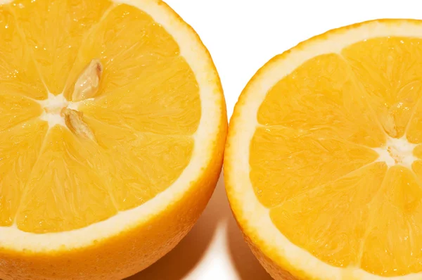 Dva pomeranče izolovaných na bílém — Stock fotografie