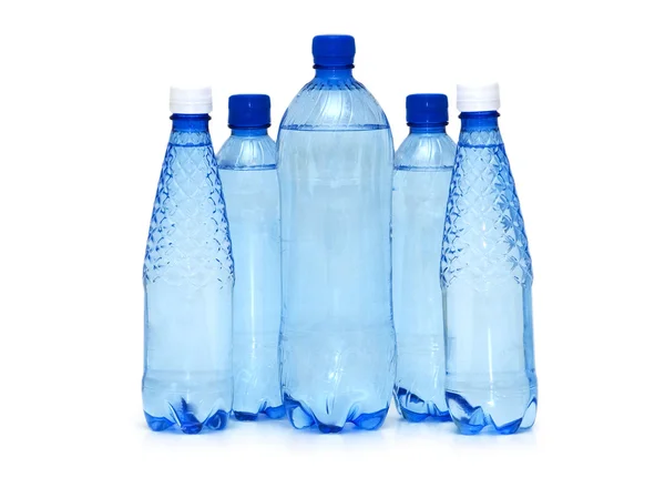 Sorban a vizes palackot, elszigetelt — Stock Fotó