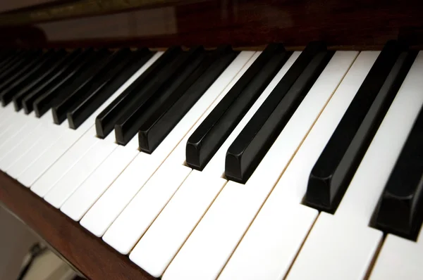 Teclas de piano branco e preto — Fotografia de Stock