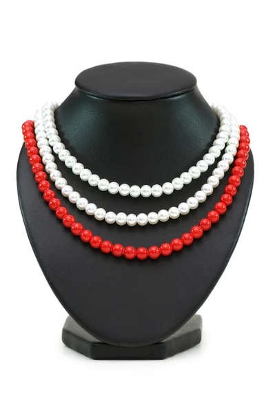 Collane di perle isolate sul bianco — Foto Stock