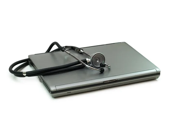 Estetoscópio e laptop — Fotografia de Stock