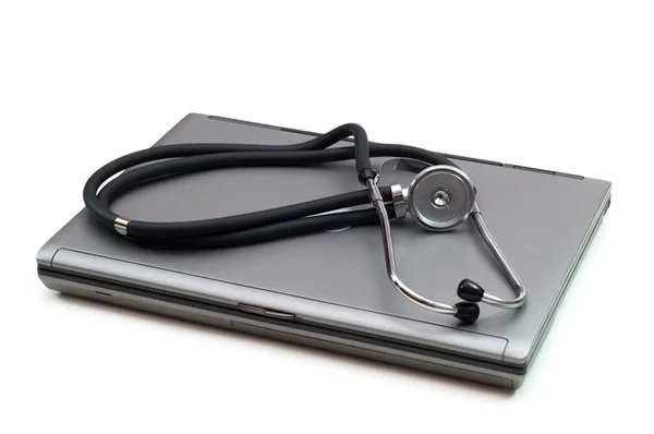 聴診器とラップトップ — ストック写真