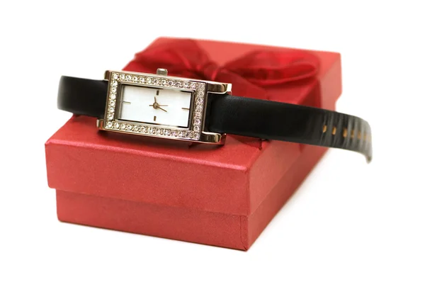 Reloj y caja de regalo roja aislados — Foto de Stock