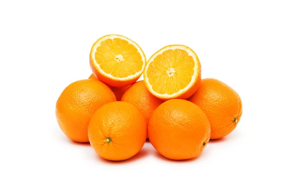 Vele sinaasappelen geïsoleerd op de witte — Stockfoto