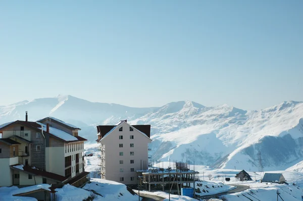 Estación de esquí en las montañas —  Fotos de Stock