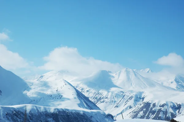 Alte montagne sotto la neve — Foto Stock