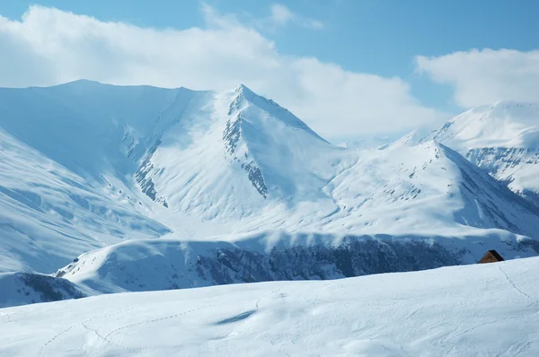 Горы под снегом — стоковое фото