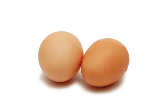 Twee eieren geïsoleerd op de witte — Stockfoto