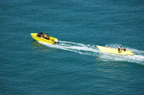 Motor boat making a turn — Stock Photo, Image