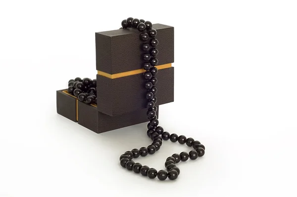 Scatola portagioie con collana nera — Foto Stock