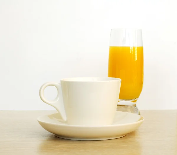 주스 한 잔과 커피 한잔 — 스톡 사진