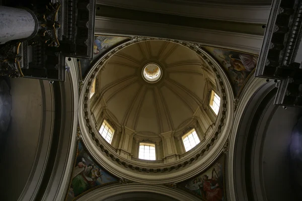 오래 된 대성당의 돔 — 스톡 사진