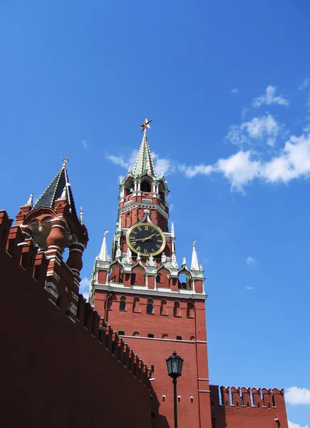 El Kremlin. El reloj en la torre . — Foto de Stock