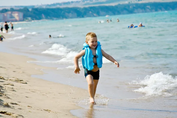 Το αγόρι στην παραλία — Φωτογραφία Αρχείου