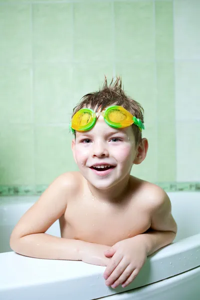 浴室の少年 — ストック写真