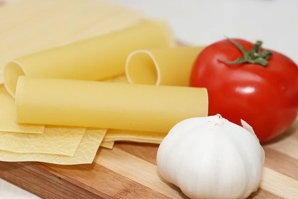 Feuilles de lasagne prêtes pour la cuisson , — Photo