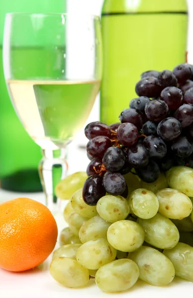 Vino y frutas — Foto de Stock