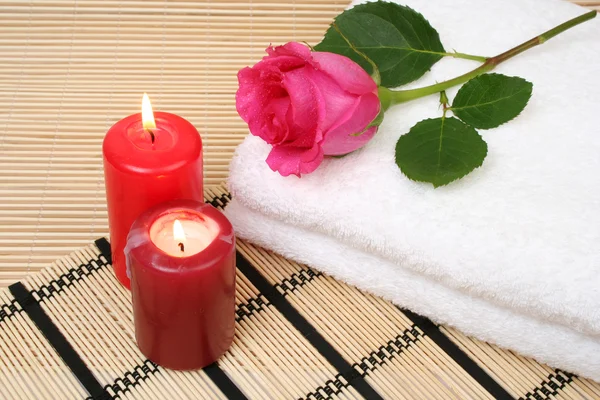 Towel and rose — Stock Photo, Image