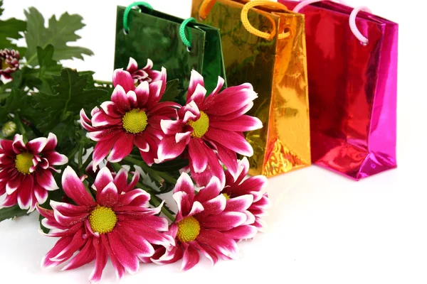 Flores e presentes — Fotografia de Stock