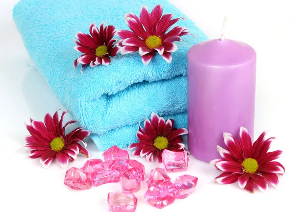 Handtuch und Blumen — Stockfoto