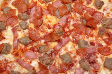 verse tastyi pizza in close-up