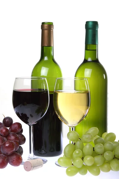 Still-life with wine and bunch of grapes — Stock Photo, Image