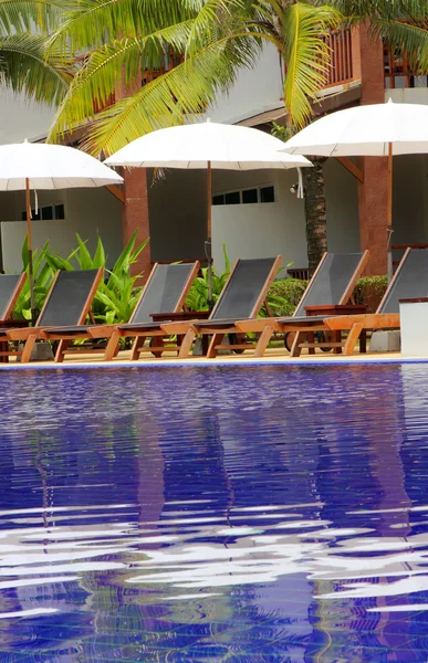 Basen tropikalny w luksusowy hotel — Zdjęcie stockowe