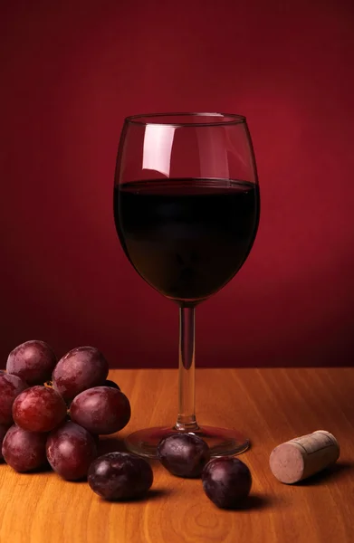 Stilleven met glas rode wijn — Stockfoto