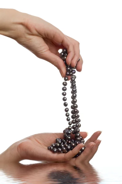 Ожерелье в руке — стоковое фото