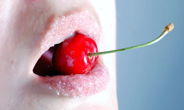 Stock image Young girl eating cherries